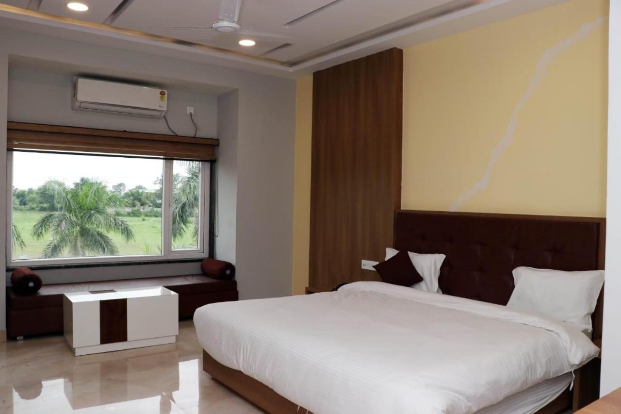 Hotel Savitri Signature Narsinghpur Esterno foto